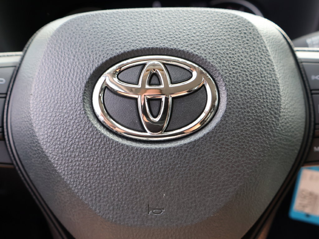 Used 2025 Toyota RAV4 LE AWD/4WD image 25