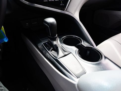 Used 2018 Toyota Camry SE FWD image 17