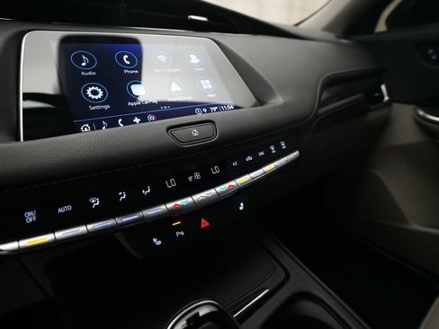 Used 2022 Cadillac XT4 Luxury w/ Cold Weather Package AWD/4WD image 21