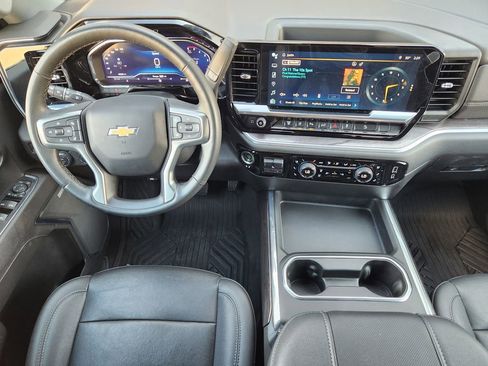 Used 2024 Chevrolet Silverado 2500 LTZ w/ LTZ Convenience Package image 26