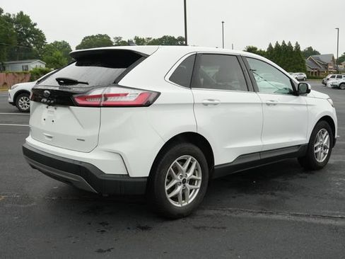 Used 2024 Ford Edge SEL AWD/4WD image 9