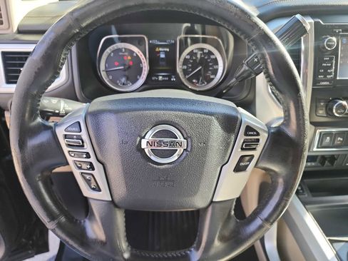 Used 2016 Nissan Titan SL image 21