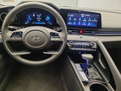 Used 2025 Hyundai Elantra SEL FWD image 22