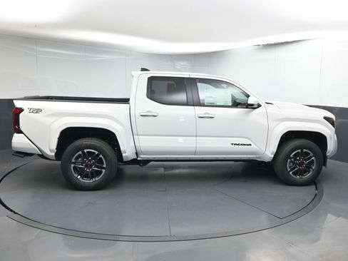 New 2025 Toyota Tacoma TRD Sport image 9