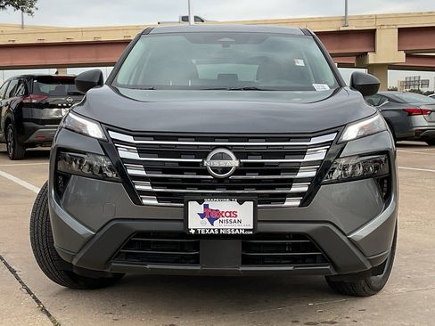 Used 2025 Nissan Rogue S image 3