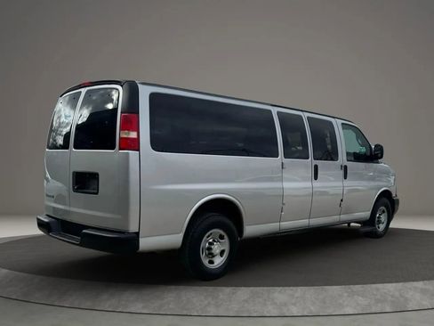 Used 2017 Chevrolet Express 3500 LS image 10