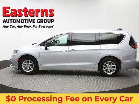Used 2024 Chrysler Pacifica Touring-L FWD image 62