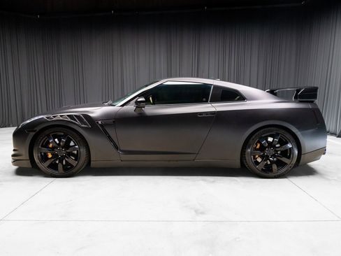 Used 2009 Nissan GT-R Premium AWD/4WD image 12