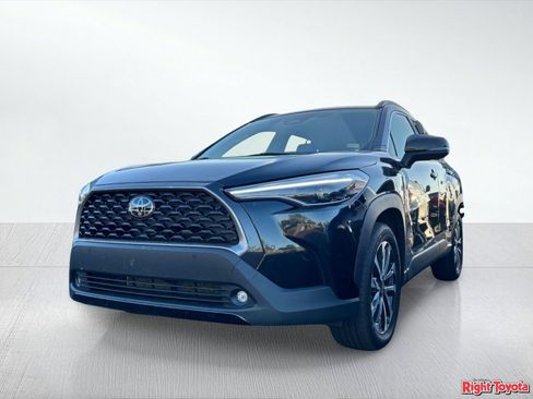 Certified 2024 Toyota Corolla Cross XLE FWD image 2