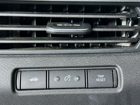 Used 2025 Nissan Altima 2.5 SV image 16