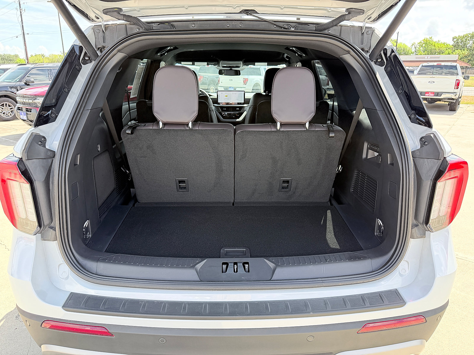 Used 2026 Ford Explorer Platinum RWD image 19
