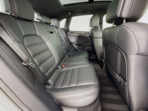 Certified 2025 Porsche Macan image 31