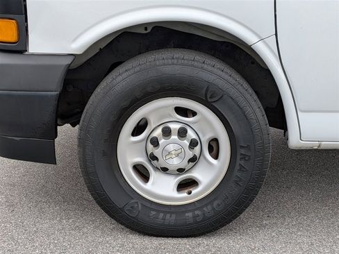 Used 2021 Chevrolet Express 3500 w/ Driver Convenience Package image 10