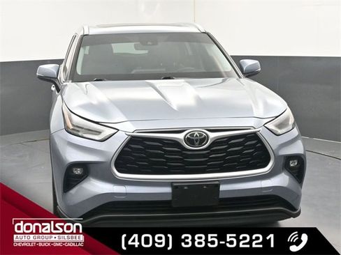 Used 2021 Toyota Highlander XLE image 3