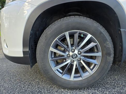 Used 2019 Toyota Highlander XLE image 10