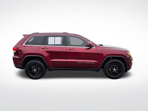 Used 2020 Jeep Grand Cherokee Laredo image 2