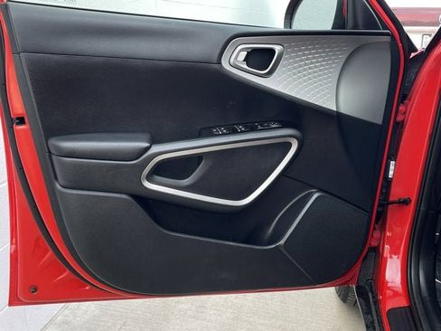 Used 2022 Kia Soul LX FWD image 9