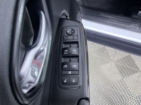 Used 2019 Jeep Cherokee Trailhawk image 14