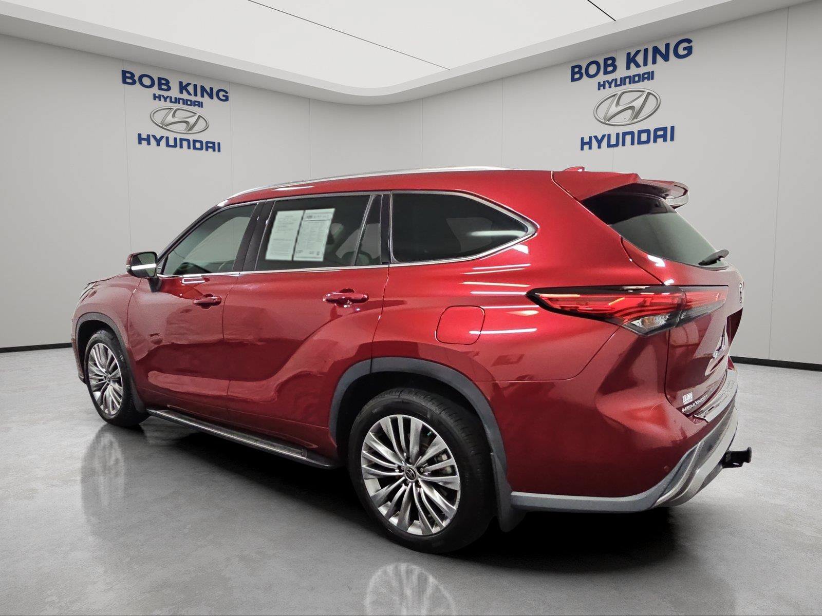 Used 2022 Toyota Highlander Platinum AWD/4WD image 3