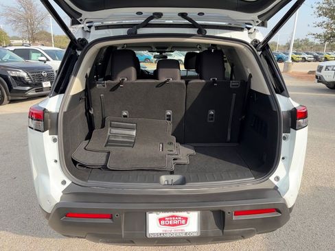Used 2025 Nissan Pathfinder SV image 29