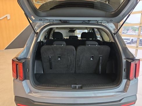 Certified 2025 Kia Sorento LX FWD image 29