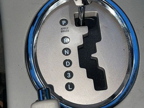 Used 2008 Chrysler Sebring Touring w/ Electronics Convenience Group image 19