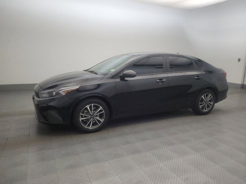 Used 2023 Kia Forte LXS w/ LXS Technology Package FWD image 2