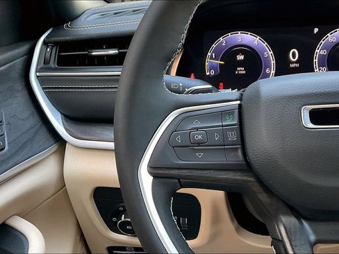 New 2025 Jeep Grand Cherokee Limited image 15