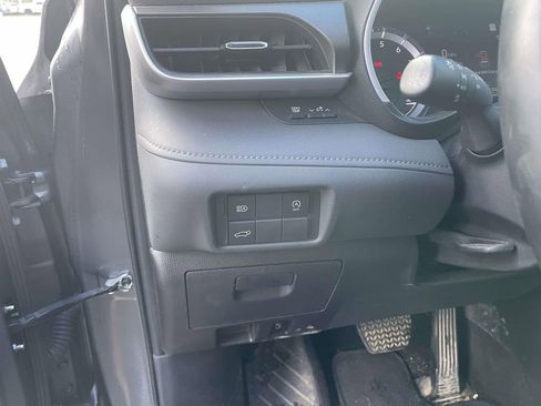 Used 2023 Toyota Highlander XLE image 33