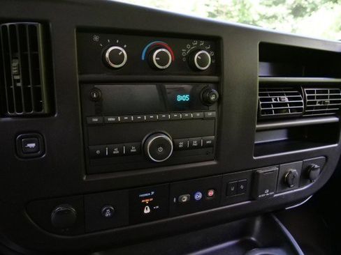 Used 2021 Chevrolet Express 4500 Extended w/ Power Convenience Package RWD image 12
