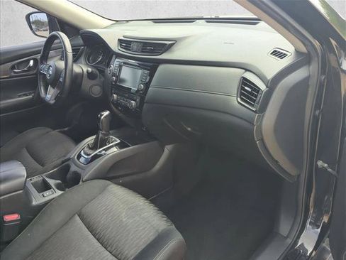 Used 2018 Nissan Rogue SV FWD image 21