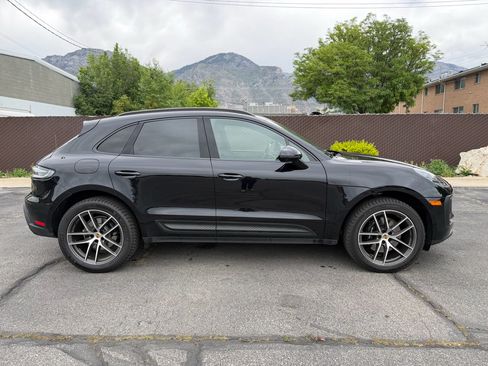Used 2024 Porsche Macan S AWD/4WD image 2
