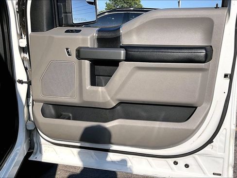Used 2017 Ford F150 XLT AWD/4WD image 26