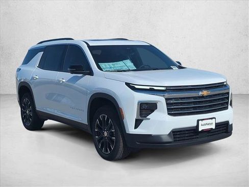 New 2026 Chevrolet Traverse LT w/ Sun and Wheel Package FWD image 7