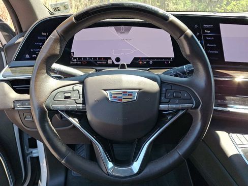 Used 2023 Cadillac Escalade Premium Luxury AWD/4WD image 21