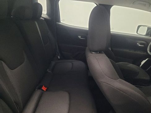 Used 2019 Jeep Renegade Sport image 19