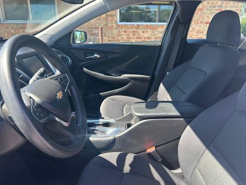 Used 2017 Chevrolet Malibu LT FWD image 18