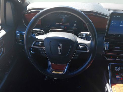 Used 2024 Lincoln Navigator Premiere AWD/4WD image 41