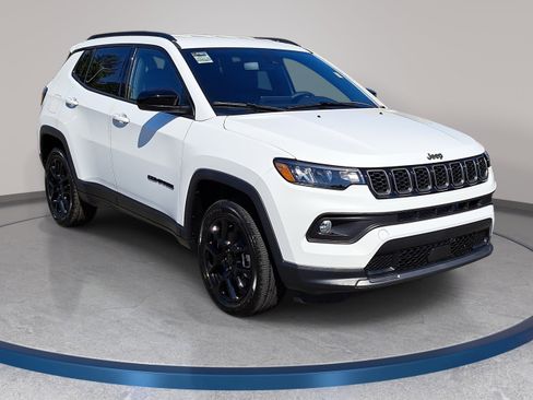 New 2026 Jeep Compass Latitude image 3