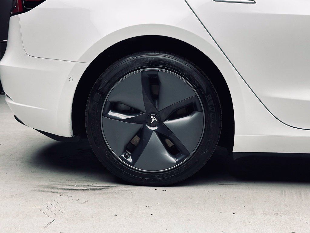 Used 2018 Tesla Model 3 Long Range RWD image 39