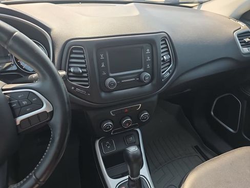 Used 2018 Jeep Compass Latitude FWD image 20
