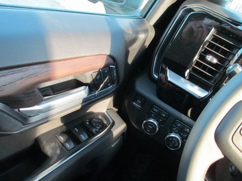 New 2026 GMC Sierra 1500 SLT w/ SLT Convenience Package image 16