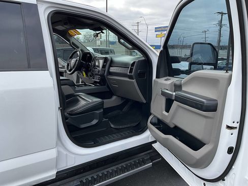Used 2020 Ford F350 XLT w/ XLT Premium Package image 28