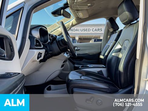 Used 2022 Chrysler Pacifica Touring-L FWD image 11