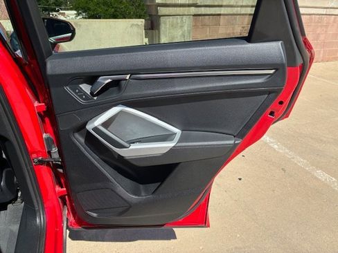 Used 2024 Audi Q3 2.0T Premium image 18