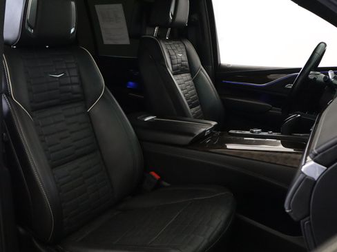 Used 2023 Cadillac Escalade ESV Sport Platinum AWD/4WD image 22