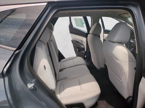 Certified 2025 Hyundai Tucson SE FWD image 18