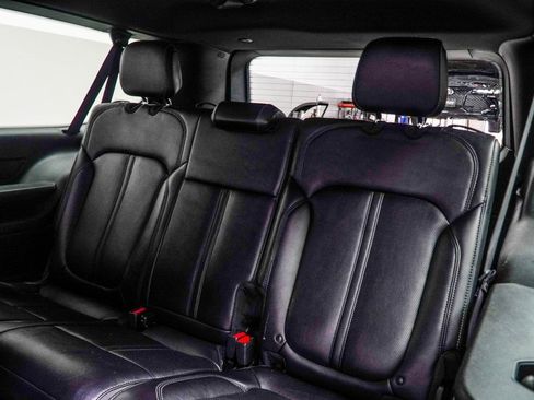 Used 2024 Jeep Wagoneer L Series II w/ Flexible Seating Group AWD/4WD image 39