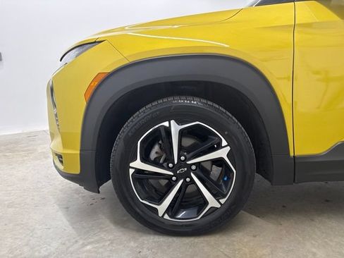 Used 2023 Chevrolet TrailBlazer RS w/ Sun and Liftgate Package FWD image 9