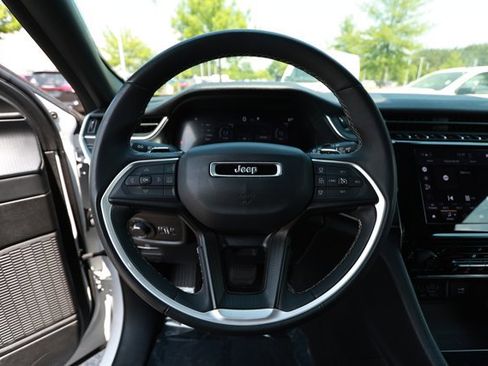 Used 2024 Jeep Grand Cherokee Altitude AWD/4WD image 11